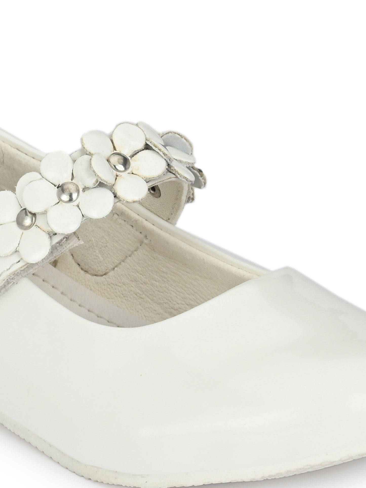 Tuskey Flower Detailed Mary Jane - White