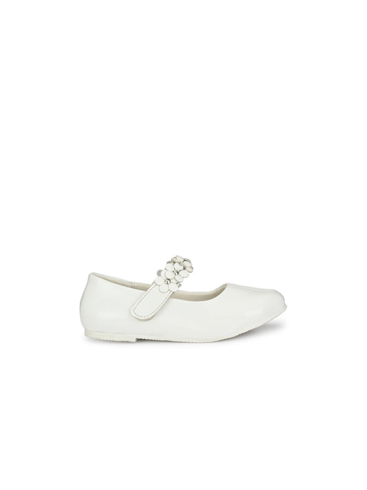 Tuskey Flower Detailed Mary Jane - White